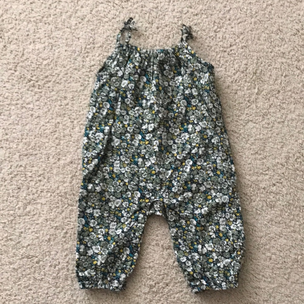 Baby Gap girls romper. Size 3-6 months